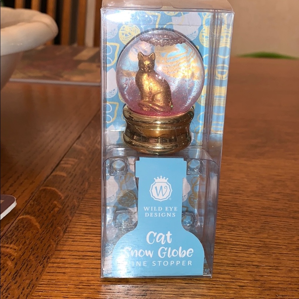COPY - Cat snow globe wine stopper